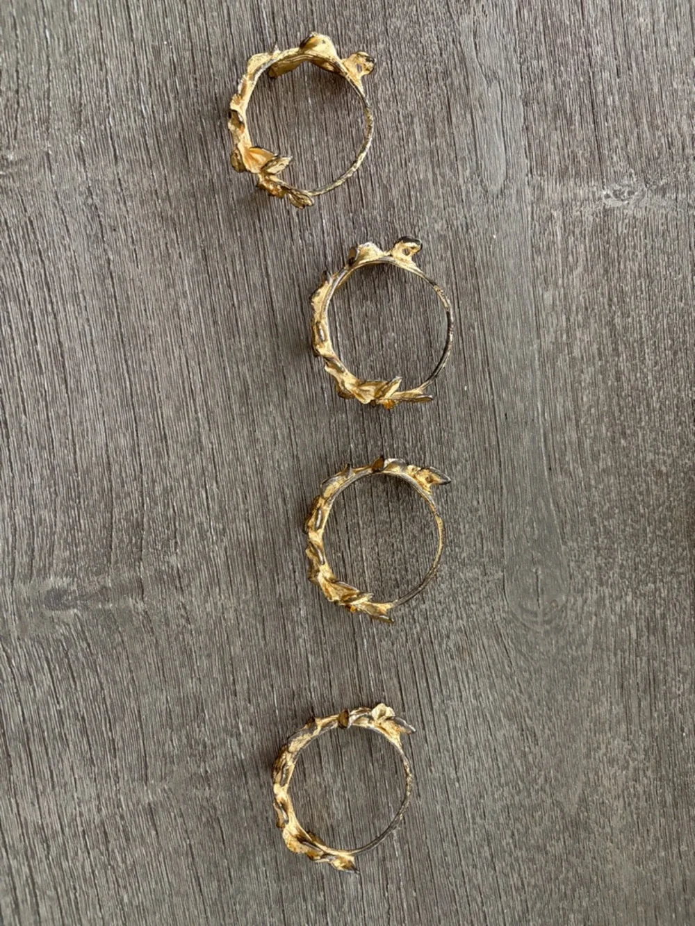 NWT Set of 4 Gold Leafy Napkin Rings